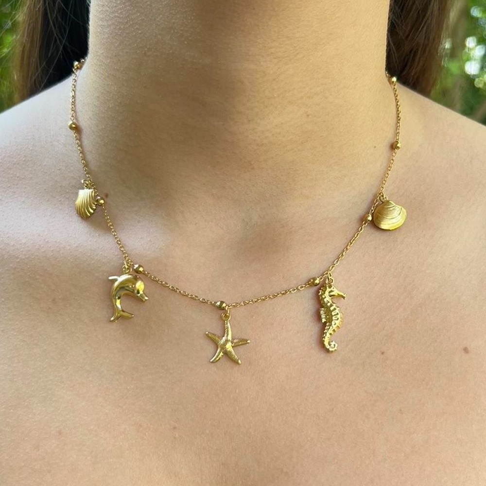 Chain Necklace with Shell, Starfish, Seahorse and Dolphin Pendant 
*Adjustable*